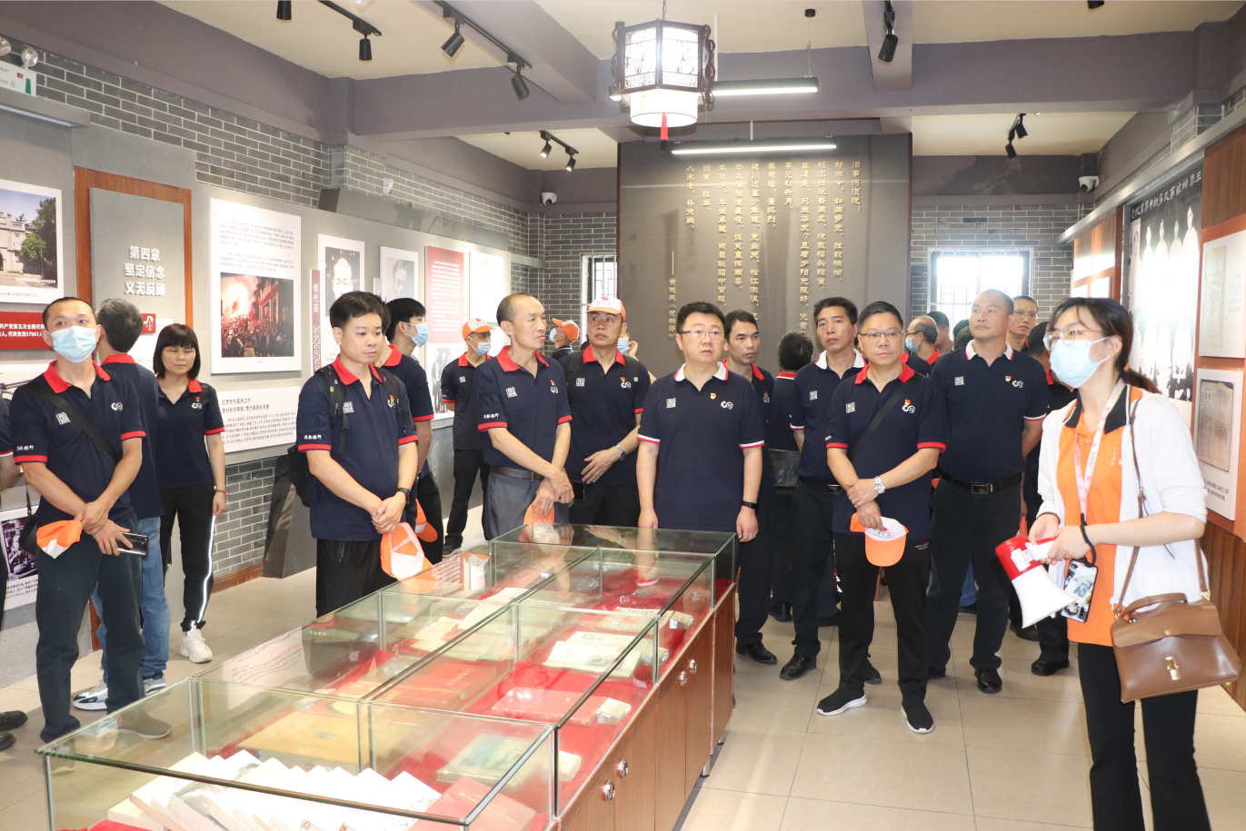 傳承紅色基因，凝聚奮進(jìn)力量 ——華新彩印公司黨委開(kāi)展黨性教育實(shí)踐活動(dòng)